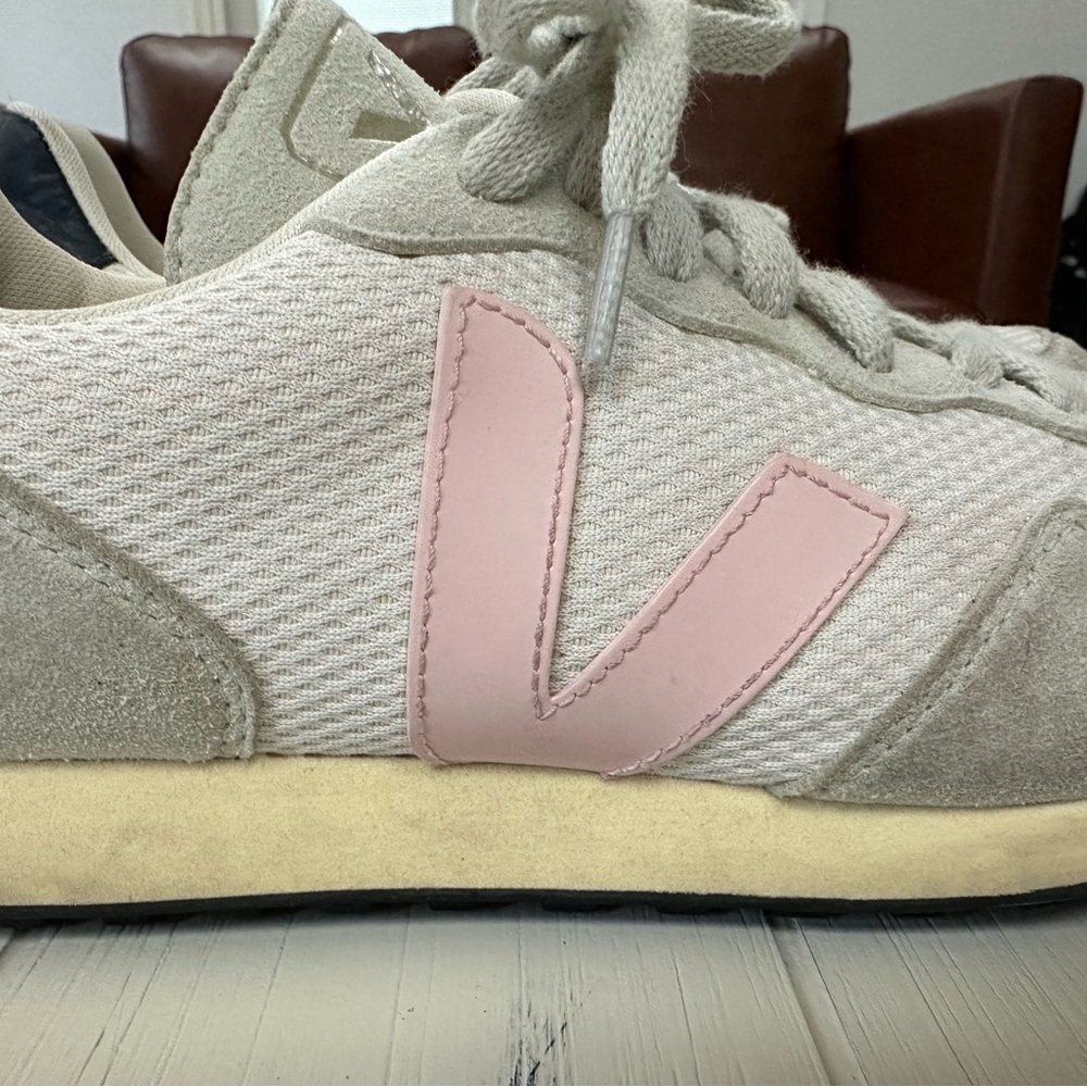 Veja Women's Sneakers in Cream and Pink - Picture 6 of 8